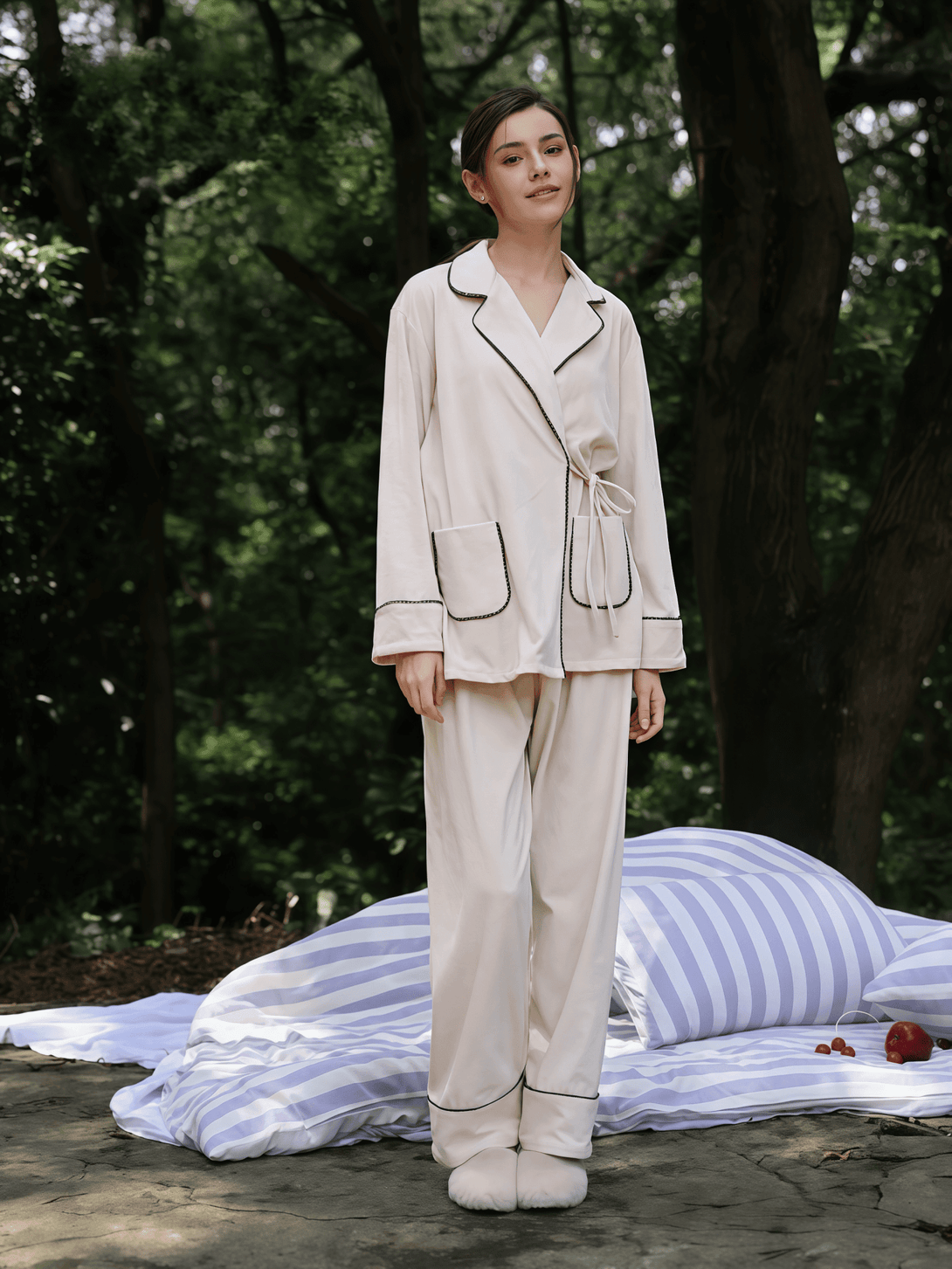 Plush women‘s autumn and winter lace - up lapel long - sleeved pajamas - VINEEMAN